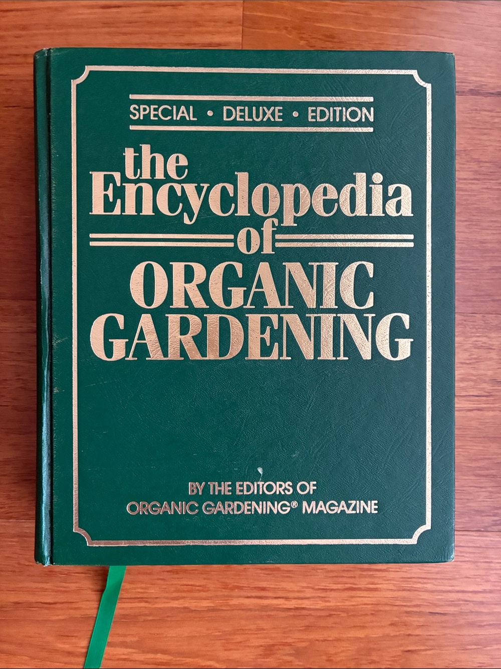 The Encyclopedia of Organic Gardening - Green & Gold Hardcover Newer Used